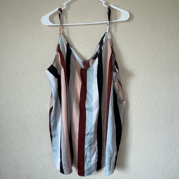 Torrid Tank Top Womens Size 4 Multi Colored Business Casual Silky Adjustable - Picture 1 of 9